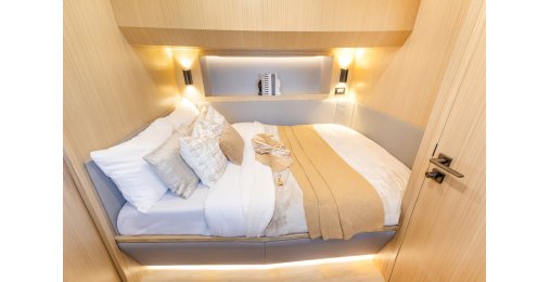 INFINITY CATAMARAN S60 5