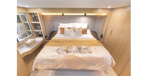 INFINITY CATAMARAN S60 8