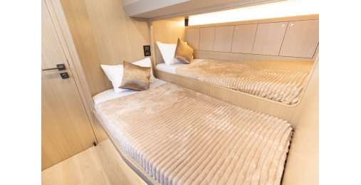 INFINITY CATAMARAN S60 10